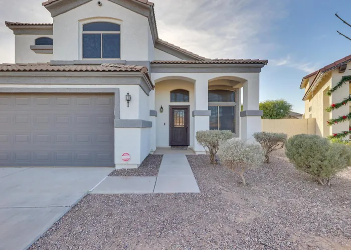 Holiday home Large Pool & Yard W/ Bocce: Oasis In Coolidge!