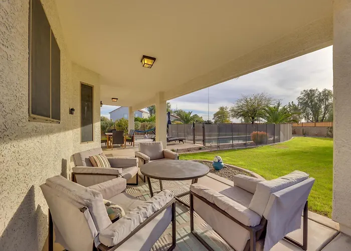 Holiday home Large Pool & Yard W/ Bocce: Oasis In Coolidge! *